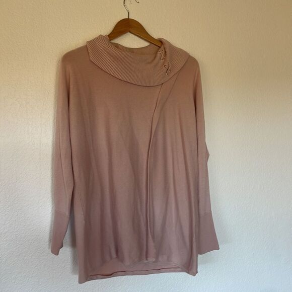 Pink turtleneck sweater - Picture 1 of 5
